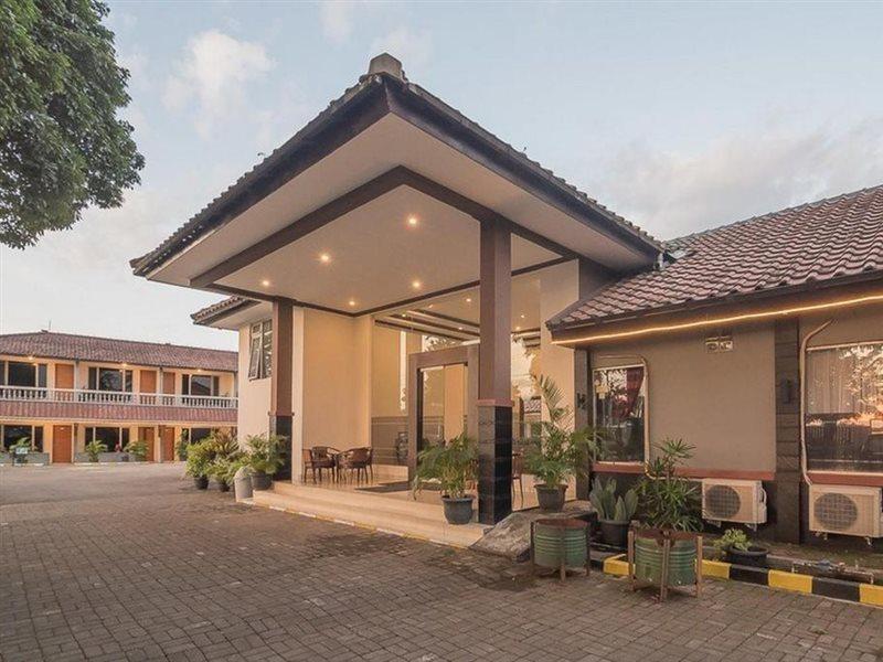 เรดดอร์ซ เนียร์ อะลุน อะลุน ซูบัง Hotel ภายนอก รูปภาพ