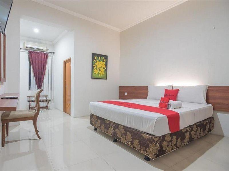 เรดดอร์ซ เนียร์ อะลุน อะลุน ซูบัง Hotel ภายนอก รูปภาพ